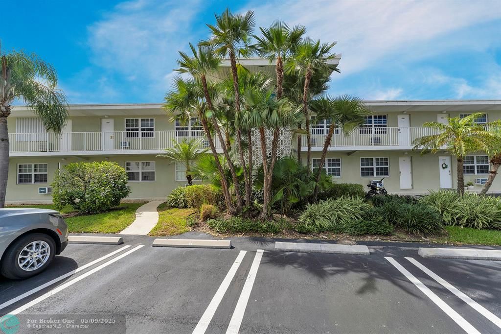 For Rent: $2,500 (1 beds, 1 baths, 585 Square Feet)