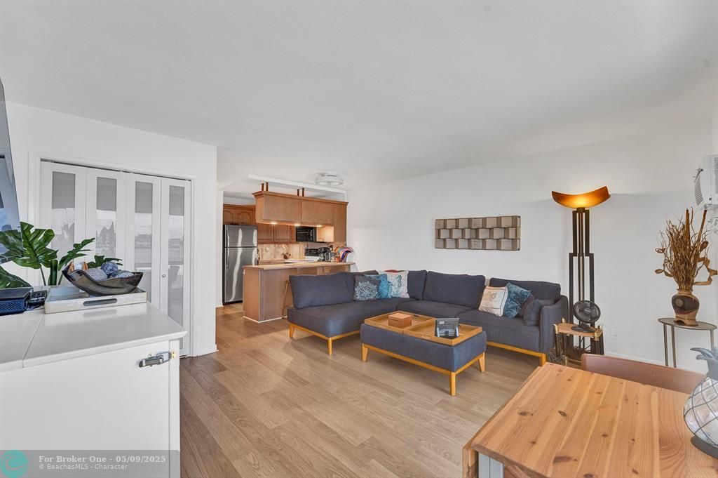For Rent: $2,500 (1 beds, 1 baths, 585 Square Feet)