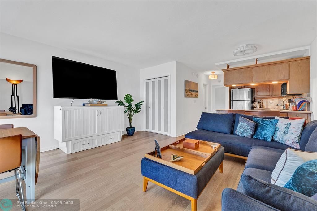 For Rent: $2,500 (1 beds, 1 baths, 585 Square Feet)