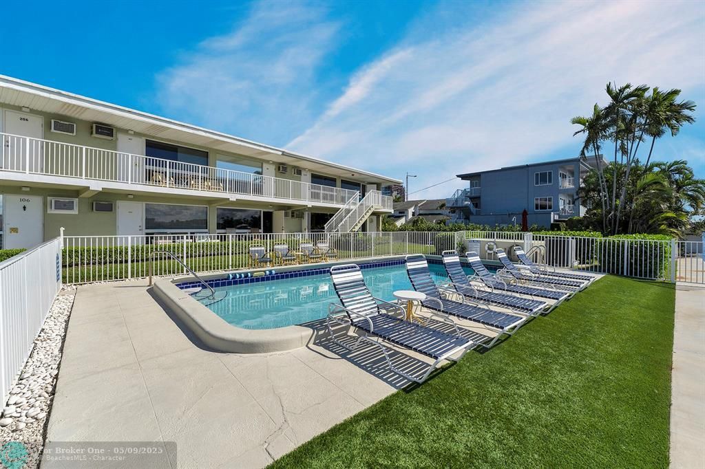 For Rent: $2,500 (1 beds, 1 baths, 585 Square Feet)