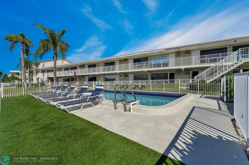 For Rent: $2,500 (1 beds, 1 baths, 585 Square Feet)