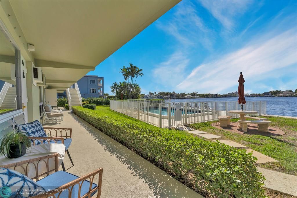 For Rent: $2,500 (1 beds, 1 baths, 585 Square Feet)