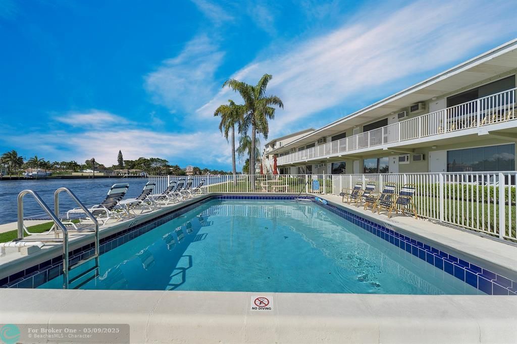 For Rent: $2,500 (1 beds, 1 baths, 585 Square Feet)