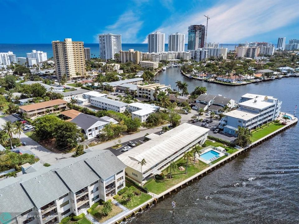 For Rent: $2,500 (1 beds, 1 baths, 585 Square Feet)