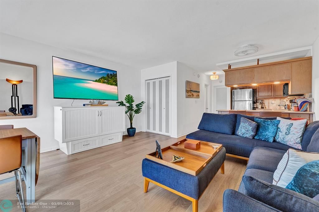 For Rent: $2,500 (1 beds, 1 baths, 585 Square Feet)