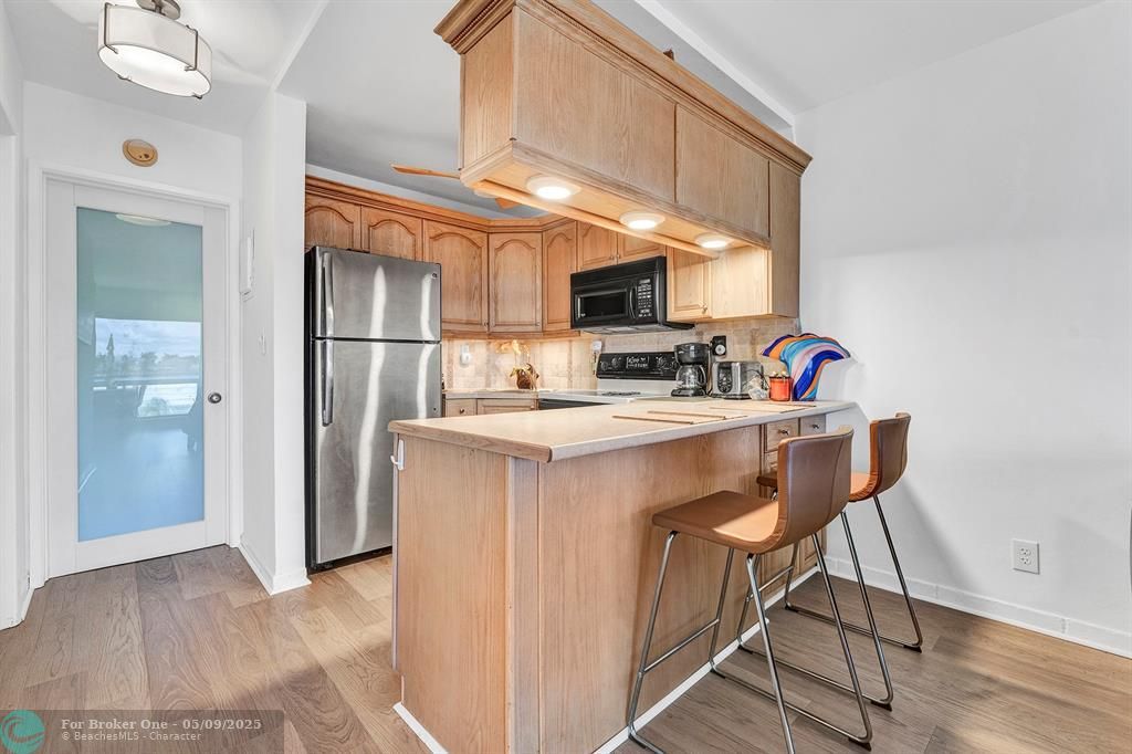 For Rent: $2,500 (1 beds, 1 baths, 585 Square Feet)