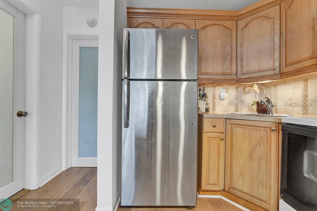 For Rent: $2,500 (1 beds, 1 baths, 585 Square Feet)
