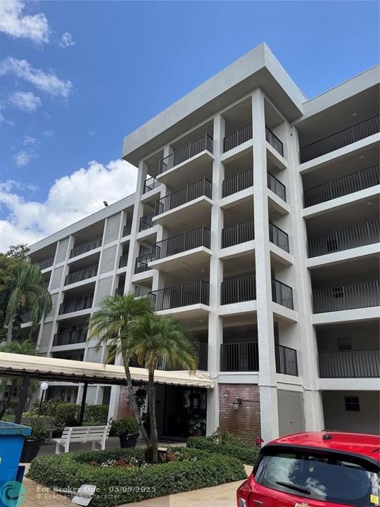For Rent: $1,550 (1 beds, 1 baths, 900 Square Feet)
