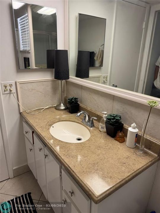 For Rent: $1,550 (1 beds, 1 baths, 900 Square Feet)