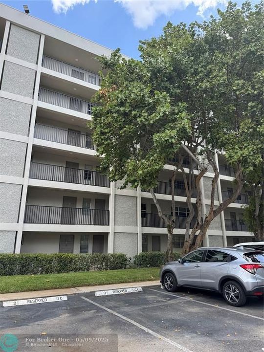 For Rent: $1,550 (1 beds, 1 baths, 900 Square Feet)