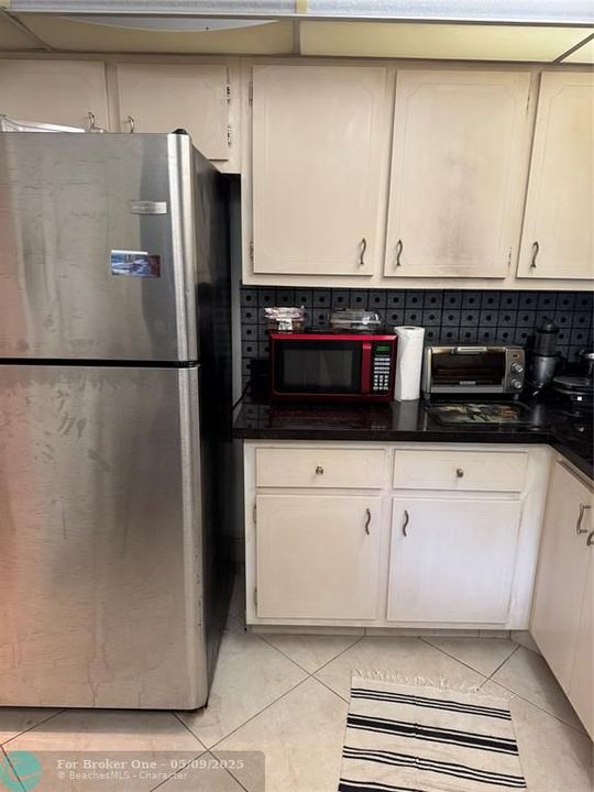 For Rent: $1,550 (1 beds, 1 baths, 900 Square Feet)