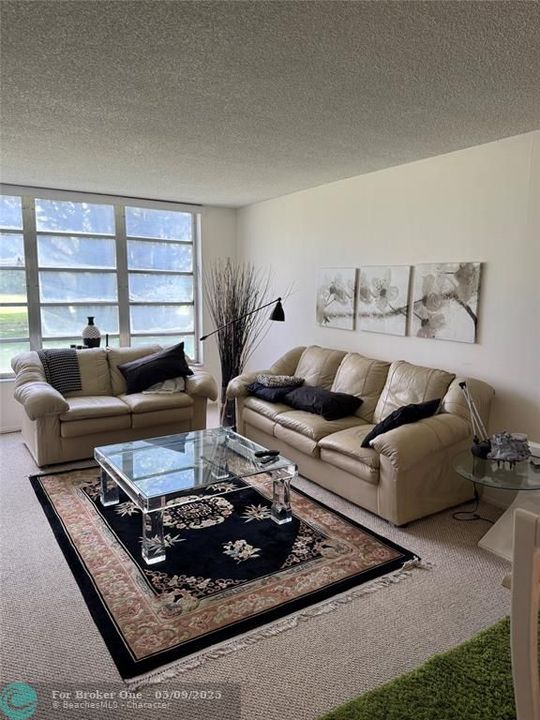 For Rent: $1,550 (1 beds, 1 baths, 900 Square Feet)