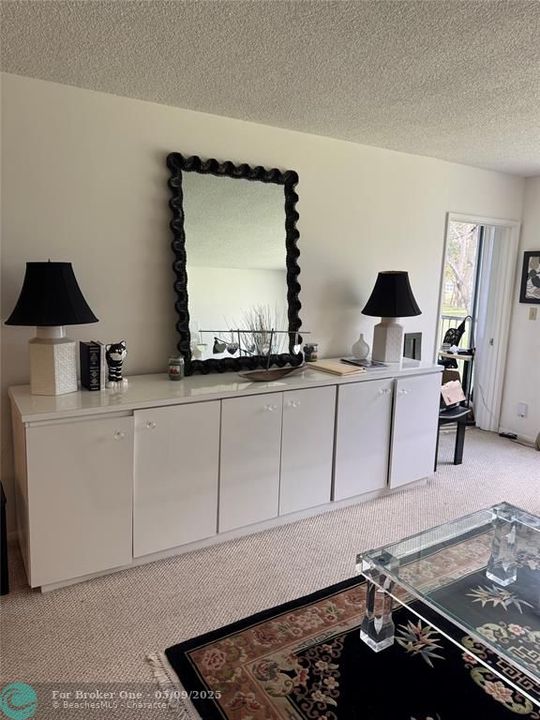 For Rent: $1,550 (1 beds, 1 baths, 900 Square Feet)