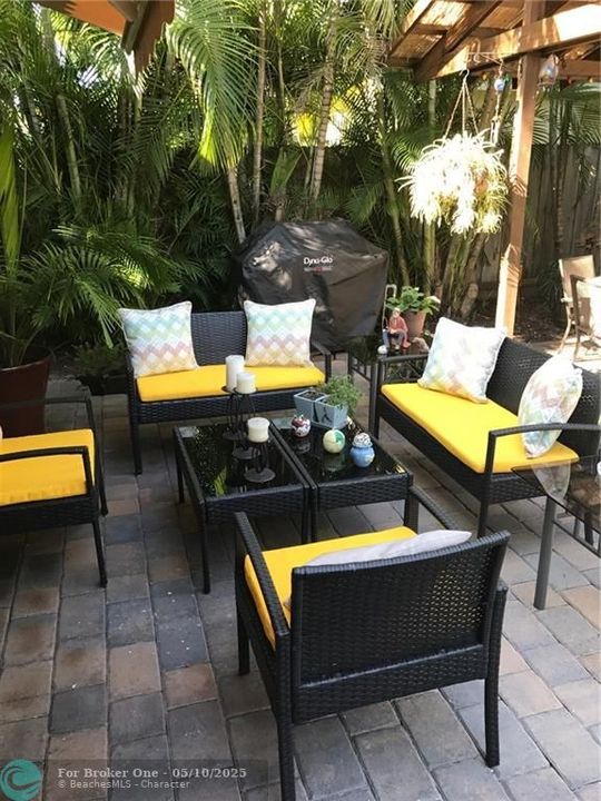 For Rent: $950,000 (0 beds, 0 baths, 1800 Square Feet)