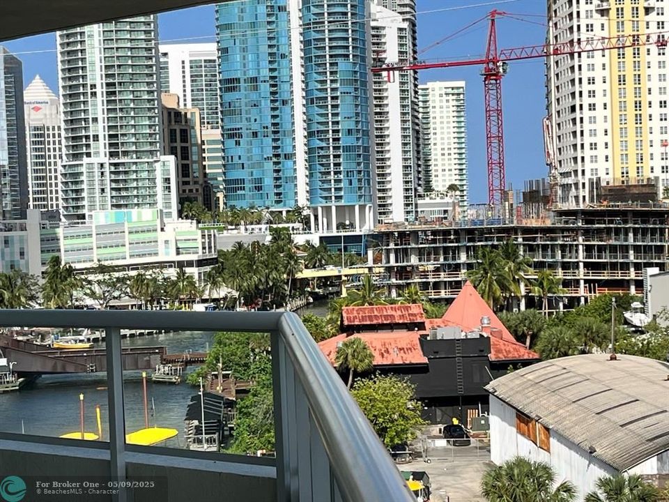 For Rent: $2,800 (1 beds, 1 baths, 900 Square Feet)
