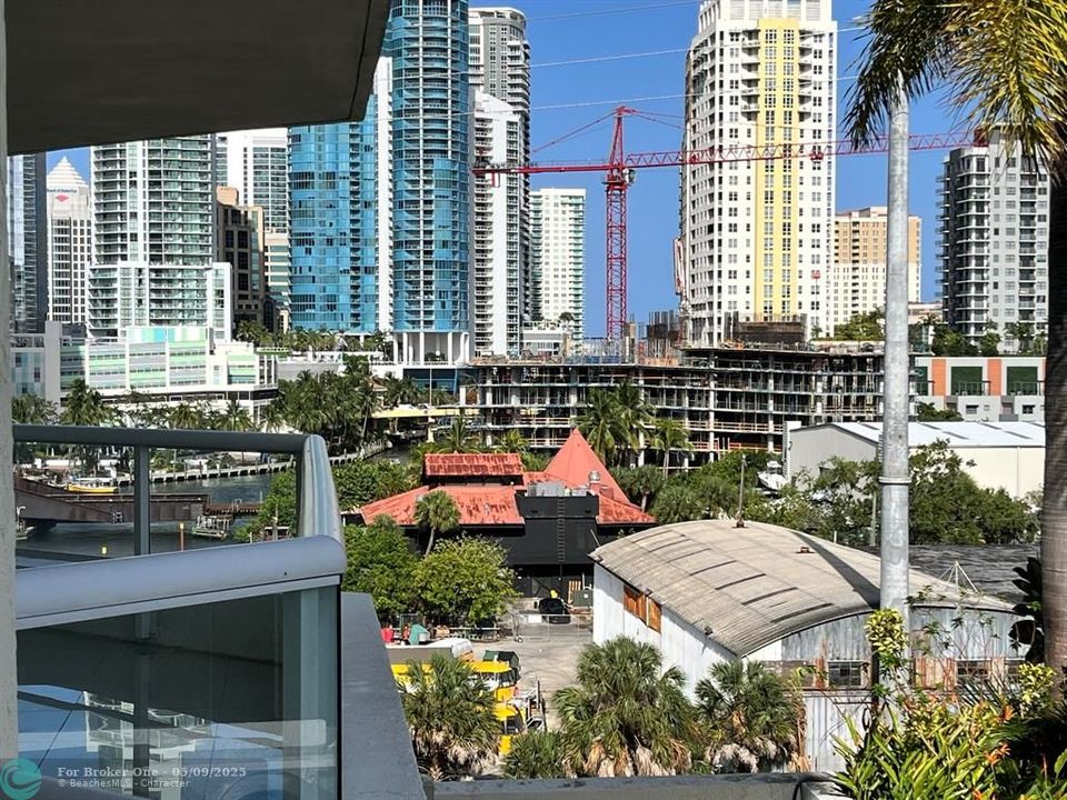For Rent: $2,800 (1 beds, 1 baths, 900 Square Feet)