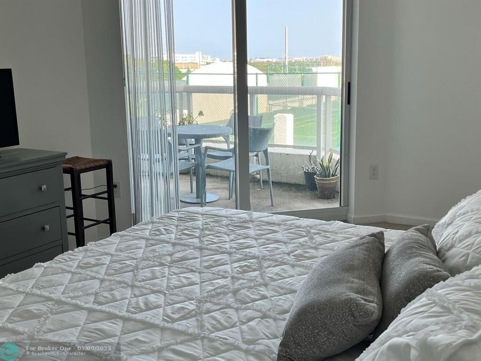 For Rent: $2,800 (1 beds, 1 baths, 900 Square Feet)