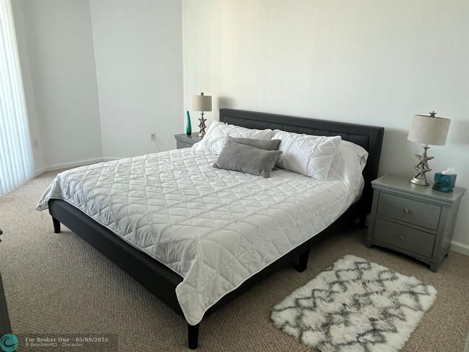 For Rent: $2,800 (1 beds, 1 baths, 900 Square Feet)