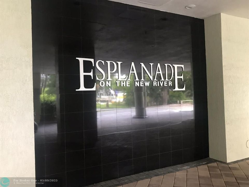 For Rent: $2,800 (1 beds, 1 baths, 900 Square Feet)