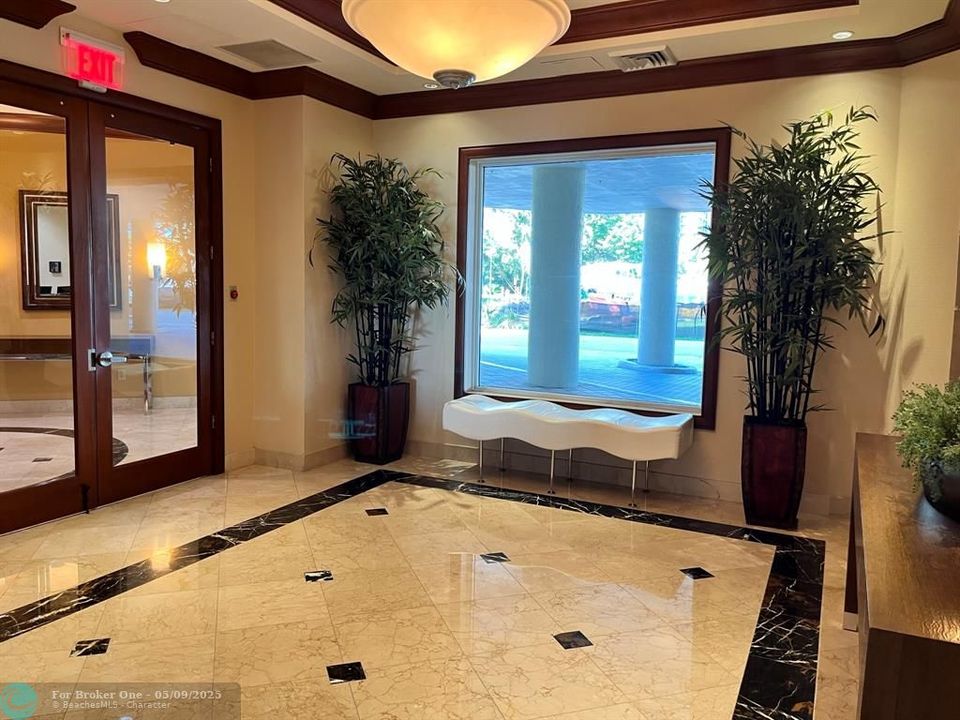 For Rent: $2,800 (1 beds, 1 baths, 900 Square Feet)