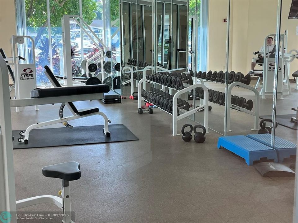 For Rent: $2,800 (1 beds, 1 baths, 900 Square Feet)
