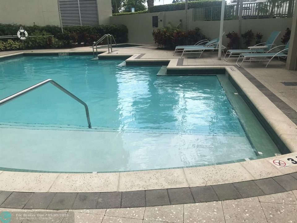 For Rent: $2,800 (1 beds, 1 baths, 900 Square Feet)