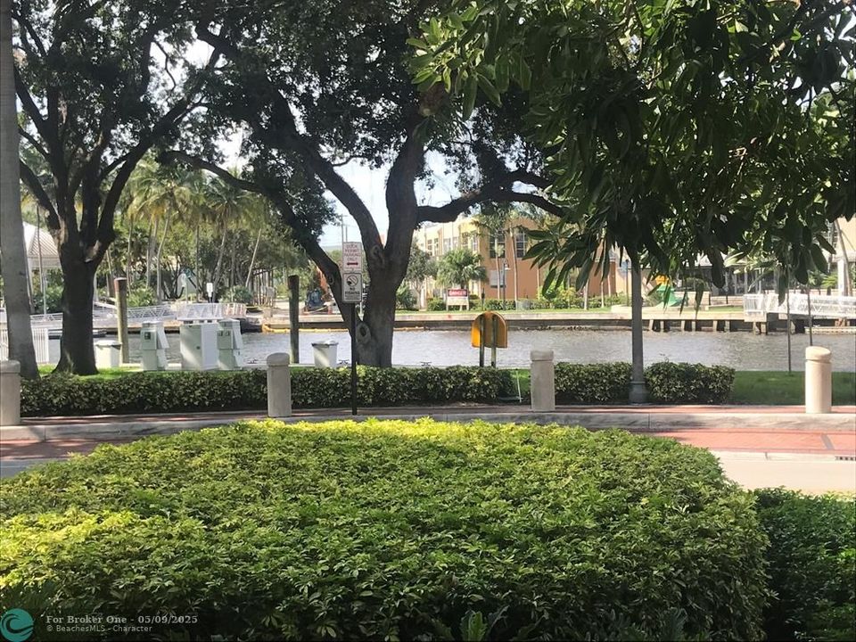 For Rent: $2,800 (1 beds, 1 baths, 900 Square Feet)