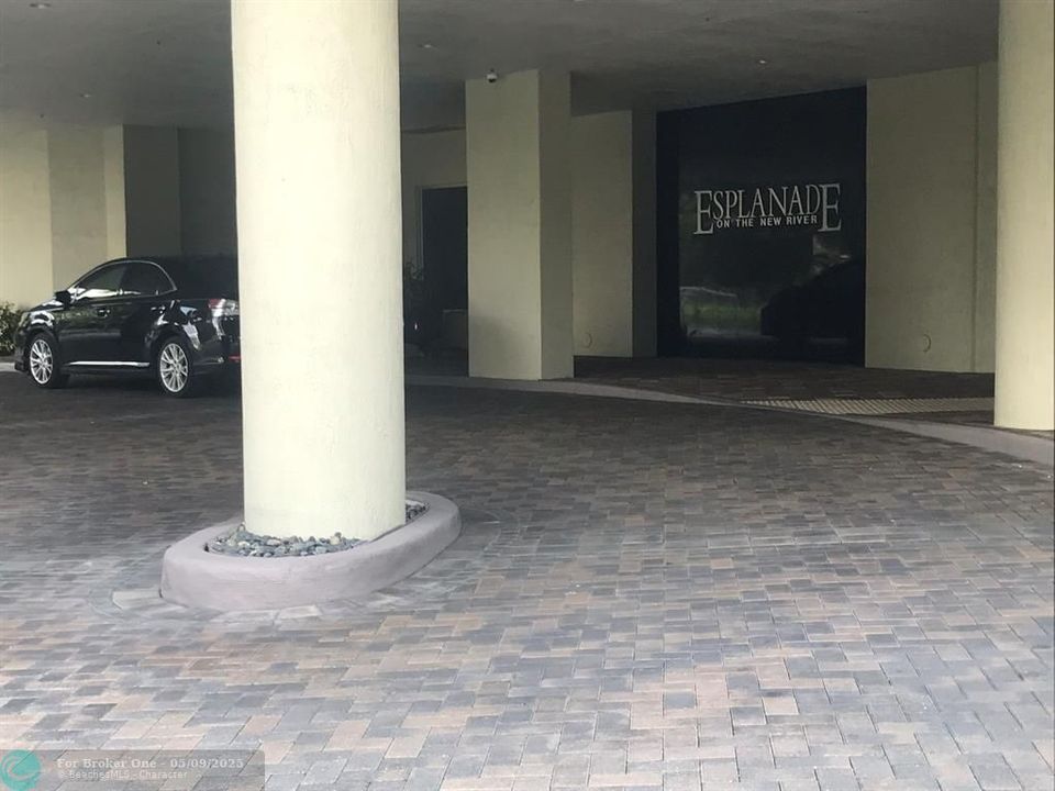 For Rent: $2,800 (1 beds, 1 baths, 900 Square Feet)