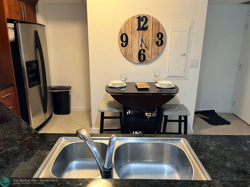 For Rent: $2,800 (1 beds, 1 baths, 900 Square Feet)