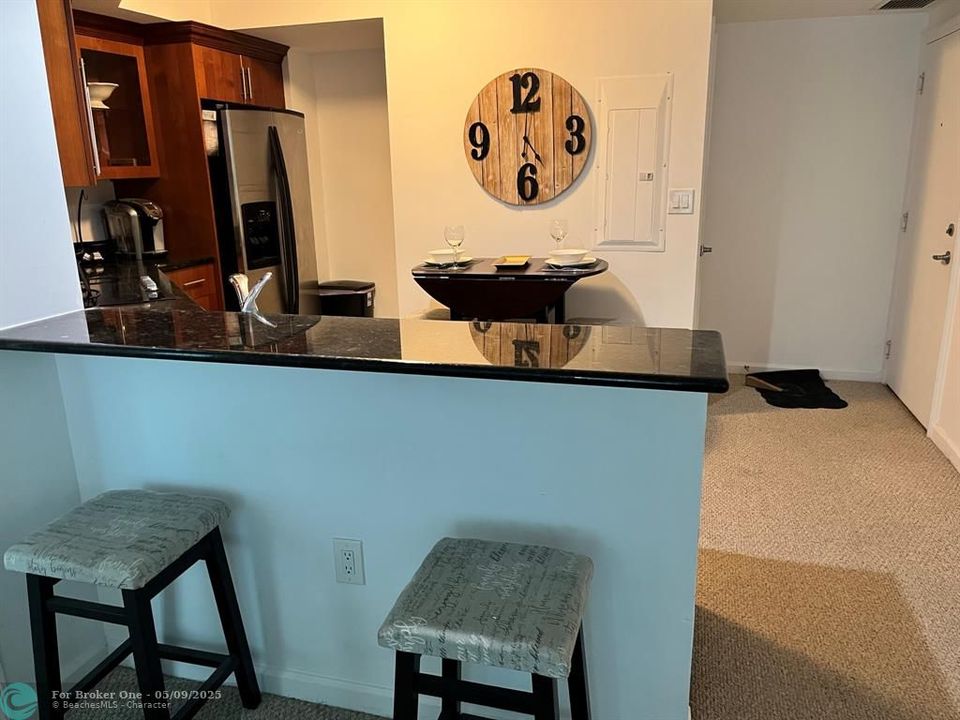 For Rent: $2,800 (1 beds, 1 baths, 900 Square Feet)