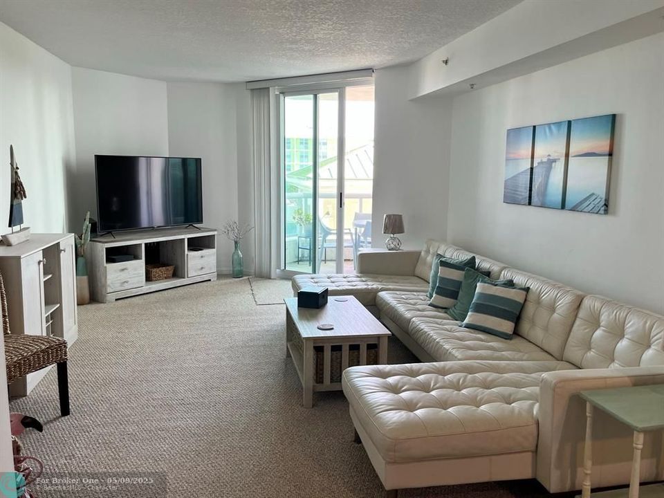 For Rent: $2,800 (1 beds, 1 baths, 900 Square Feet)