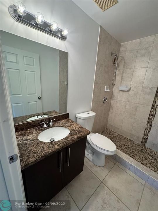 For Rent: $2,700 (2 beds, 2 baths, 1017 Square Feet)