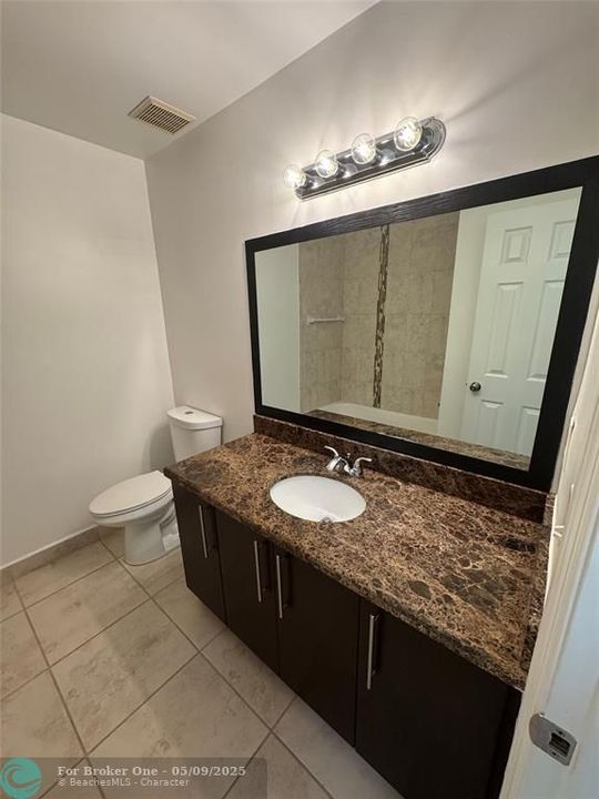 For Rent: $2,700 (2 beds, 2 baths, 1017 Square Feet)