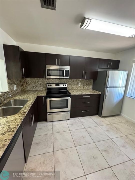 For Rent: $2,700 (2 beds, 2 baths, 1017 Square Feet)