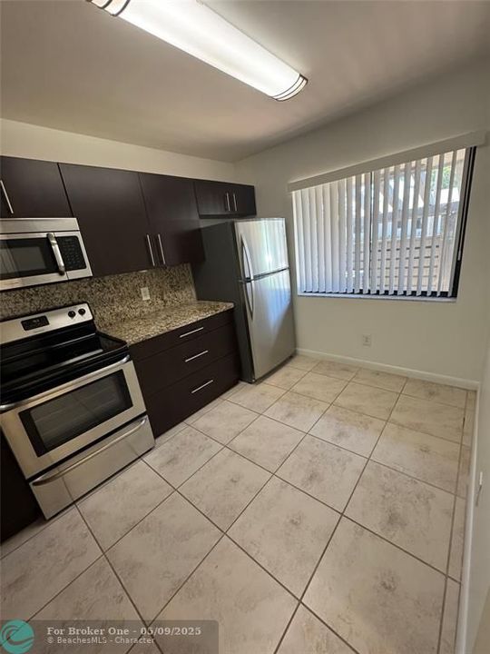 For Rent: $2,700 (2 beds, 2 baths, 1017 Square Feet)
