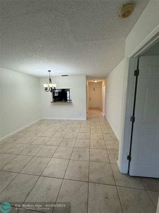 For Rent: $2,700 (2 beds, 2 baths, 1017 Square Feet)
