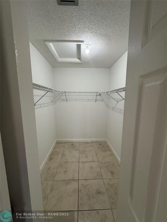 For Rent: $2,700 (2 beds, 2 baths, 1017 Square Feet)