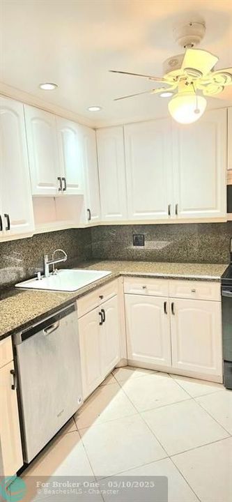 For Rent: $2,200 (2 beds, 2 baths, 1216 Square Feet)