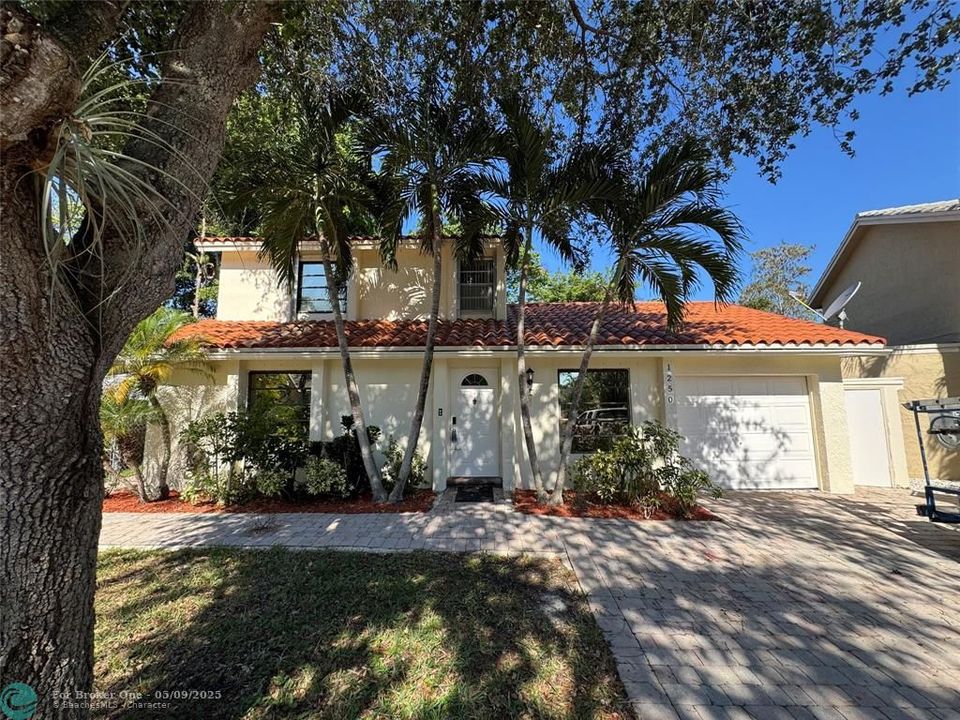 For Rent: $3,250 (4 beds, 2 baths, 1573 Square Feet)