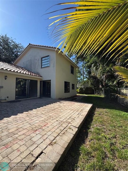 For Rent: $3,250 (4 beds, 2 baths, 1573 Square Feet)