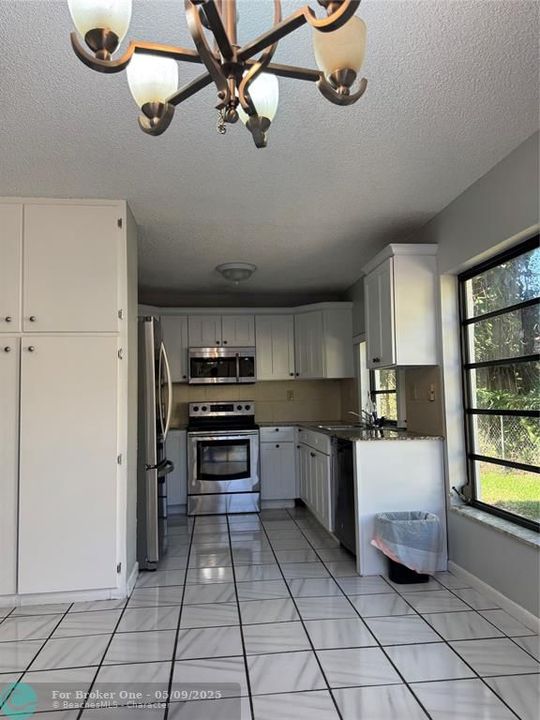 For Rent: $3,250 (4 beds, 2 baths, 1573 Square Feet)