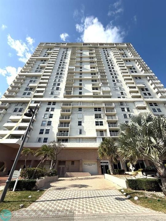 For Rent: $3,000 (2 beds, 2 baths, 1010 Square Feet)