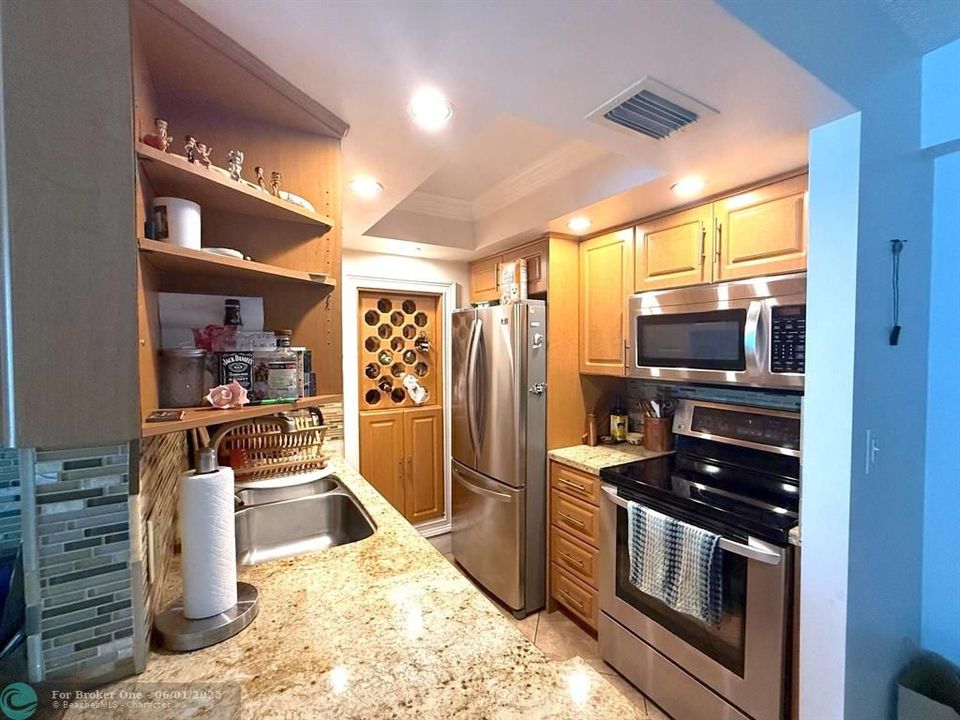 For Rent: $3,000 (2 beds, 2 baths, 1010 Square Feet)
