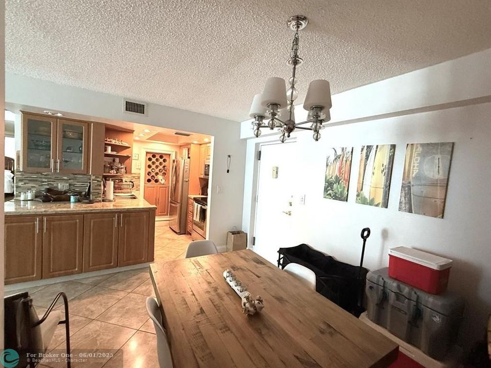 For Rent: $3,000 (2 beds, 2 baths, 1010 Square Feet)