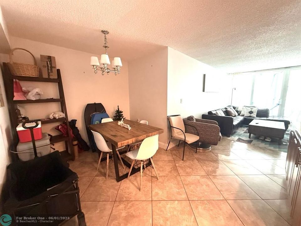 For Rent: $3,000 (2 beds, 2 baths, 1010 Square Feet)