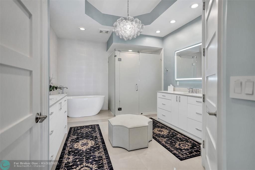 For Sale: $2,995,000 (3 beds, 3 baths, 1989 Square Feet)