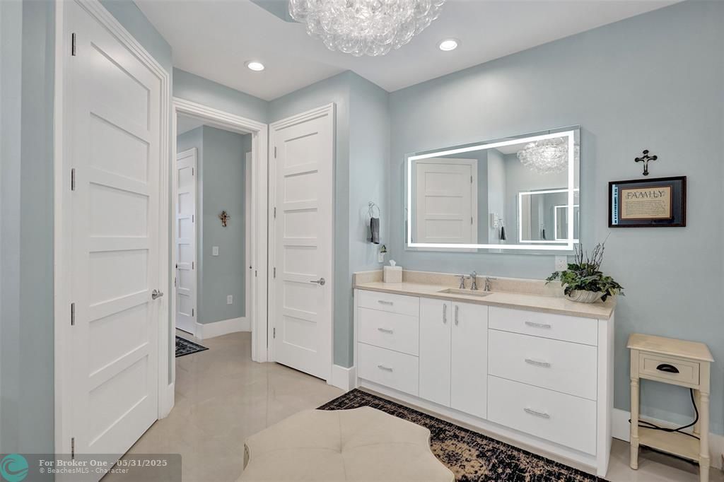 For Sale: $2,995,000 (3 beds, 3 baths, 1989 Square Feet)