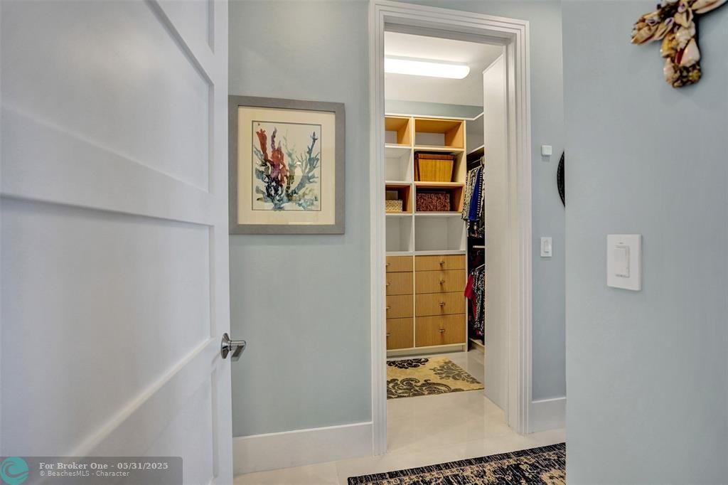 For Sale: $2,995,000 (3 beds, 3 baths, 1989 Square Feet)