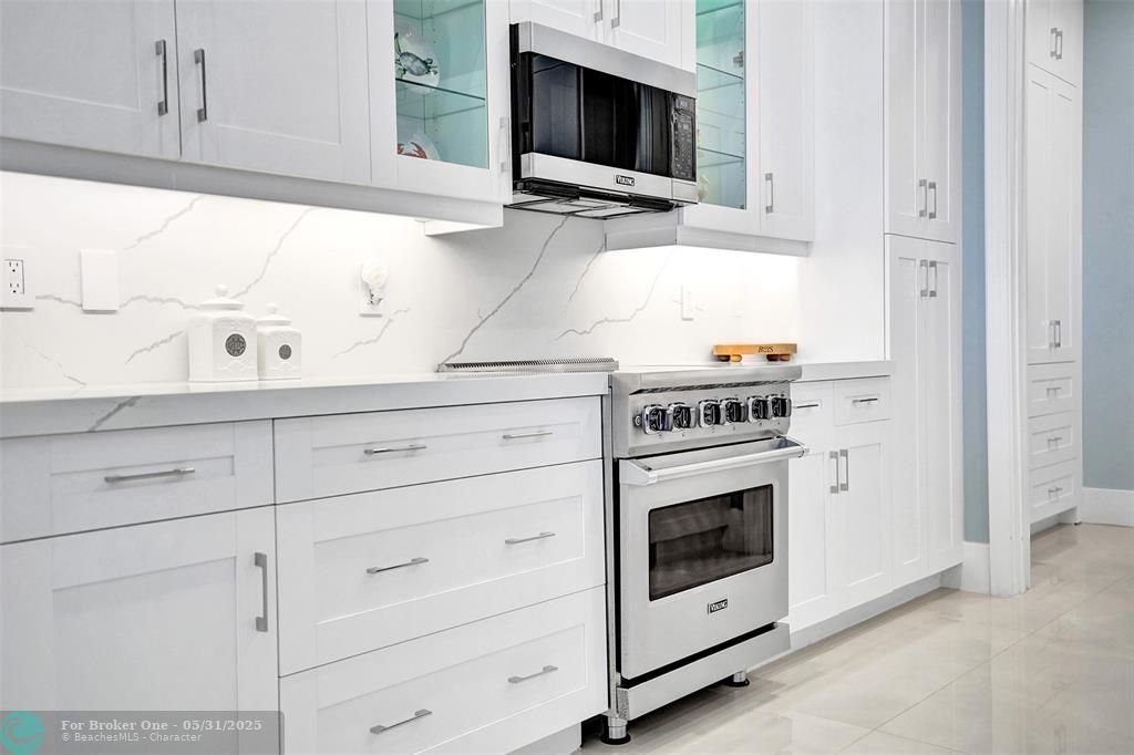 For Sale: $2,995,000 (3 beds, 3 baths, 1989 Square Feet)