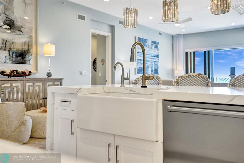 For Sale: $2,995,000 (3 beds, 3 baths, 1989 Square Feet)